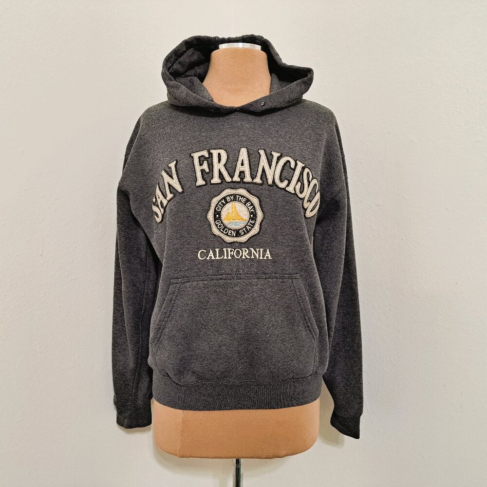 Hayward CA Women's Hoodie Gray Top Emboidery "San Francisco" Long Sleeve Size M